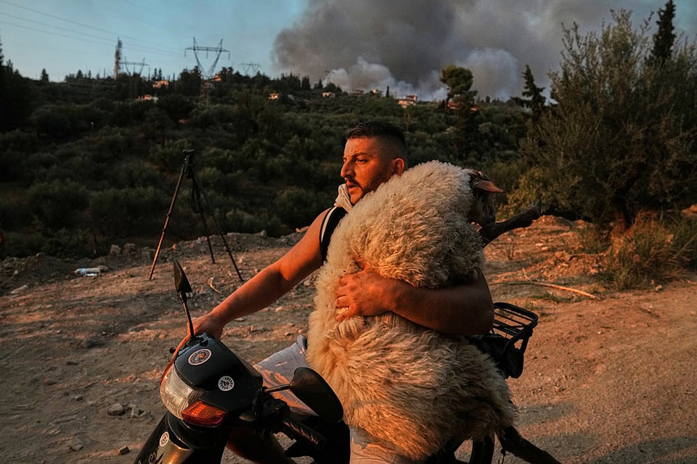 Yearender Photo Gallery - Climate 2025-Greece wildfire 