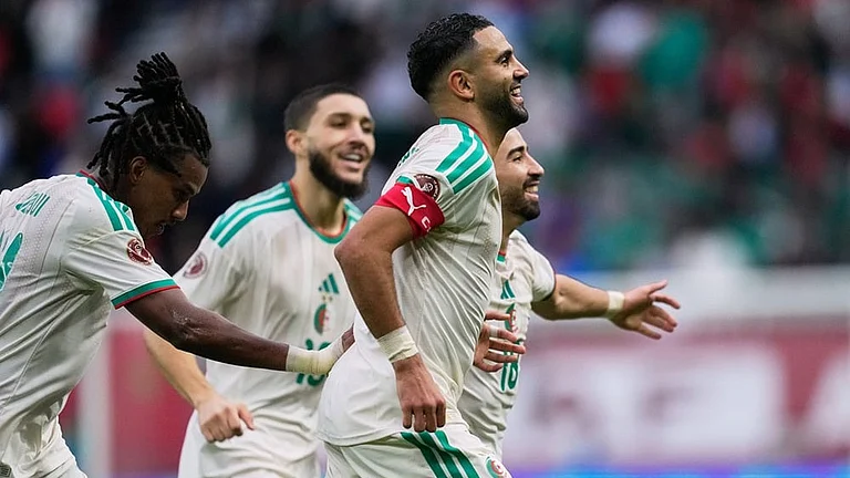 Algeria's Riyad Mahrez celebrates after scoring his side's second goal during the Africa Cup of Nations group E soccer match between Algeria and Sudan in Rabat, Morocco. - | Photo: AP/Mosa'ab Elshamy