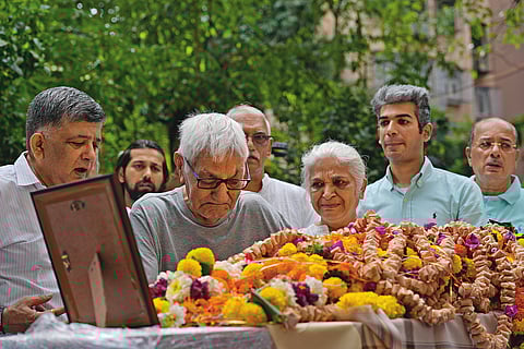 The reporting highlighted unanswered questions faced by families—about safety, responsibility, and whether the tragedy could have been prevented.