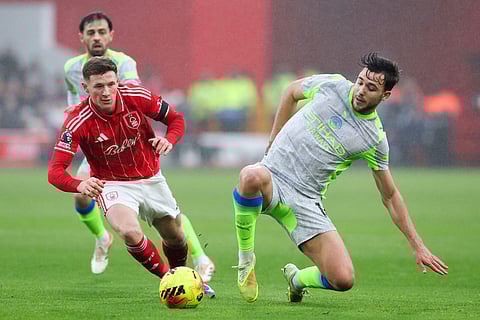 Nottingham Forest's Elliot Anderson and Manchester City's Nico Gonzalez, right, battle for the ball during the Premier League match between Nottingham Forest and Manchester City, in Nottingham, England.