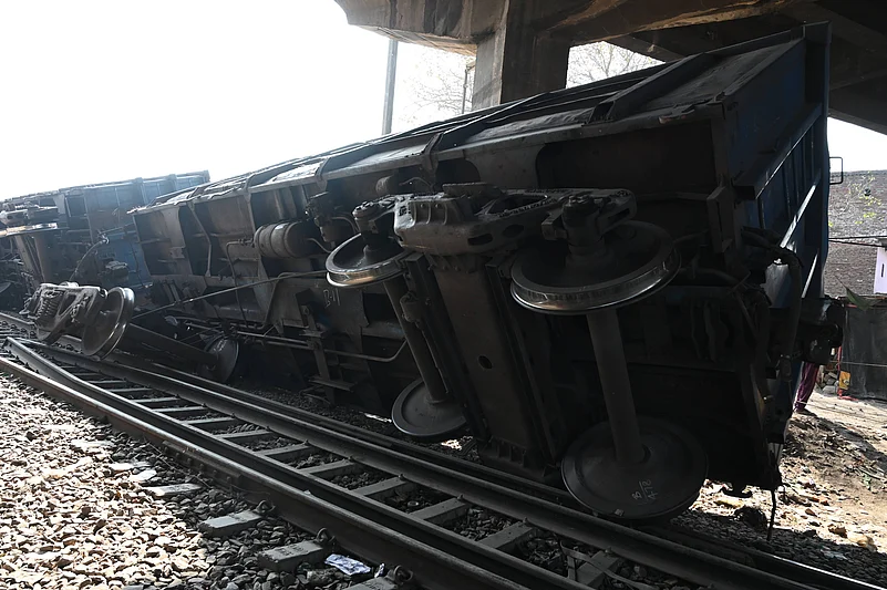 Bihar train derailment, Jamui goods train derailment, Howrah Patna Delhi rail route disruption