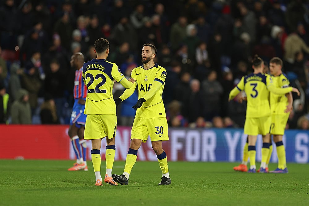 Tottenham's Brennan Johnson, left, and Rodrigo Bentancur celebrate after the English Premier League soccer match between Crystal Palace and Tottenham Hotspur in London. - | Photo: AP/Ian Walton