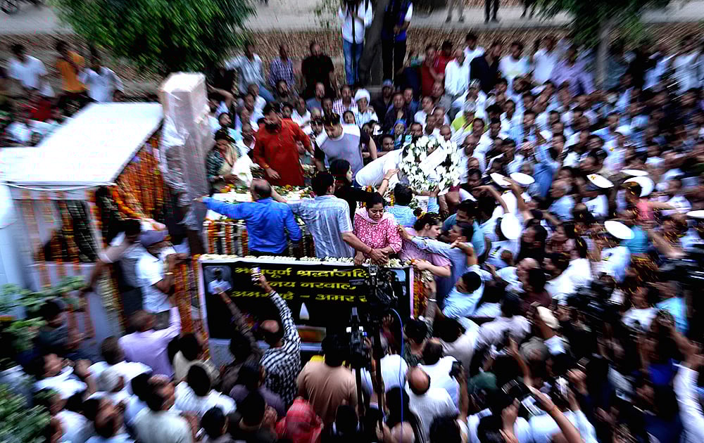 People carrying Indian Navy officer Lieutenant Vinay Narwal