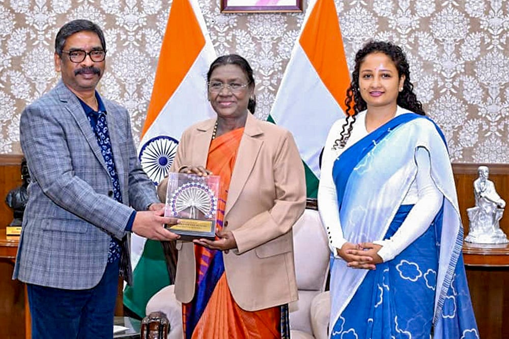 President Murmu with CM Hemant Soren