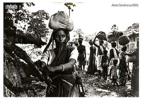 Akaler Sandhane Still