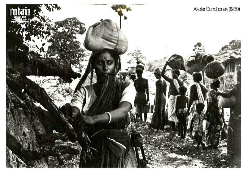 Akaler Sandhane Still