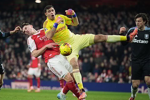 Arsenal's Viktor Gyoekeres, left, challenges for the ball with Aston Villa's goalkeeper Emiliano Martinez during the English Premier League soccer match between Arsenal and Aston Villa in London.