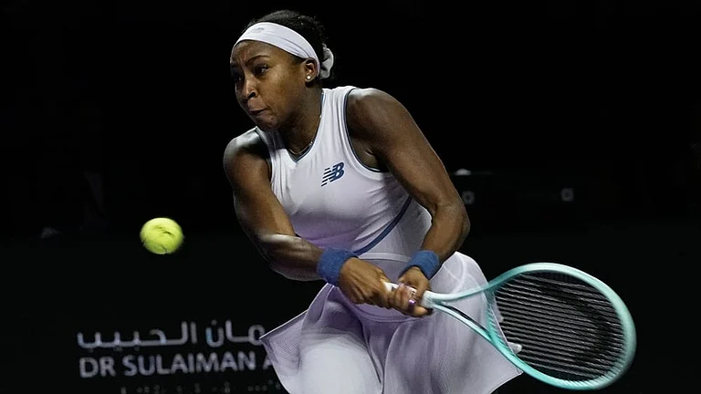 Coco Gauff of the United States plays a backhand return to Aryna Sabalenka of Belarus during their women's singles match at the WTA tennis finals in Riyadh, Saudi Arabia. - | Photo: AP/Fatima Shbair