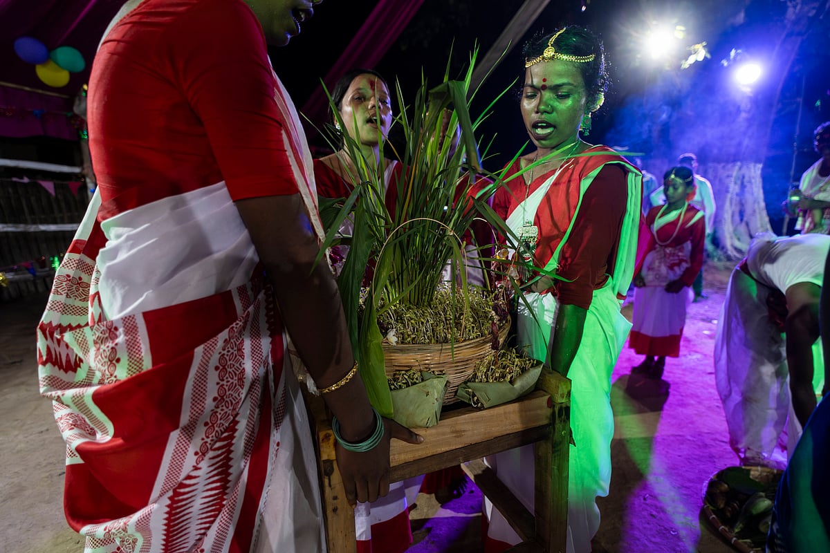 Karam Festival In Assam Members of the tea tribe community celebrate the vibrant Karam Festival with traditional rituals at a tea estate in Bokakhat, Assam, India, on September 3, 2025.  - IMAGO / NurPhoto