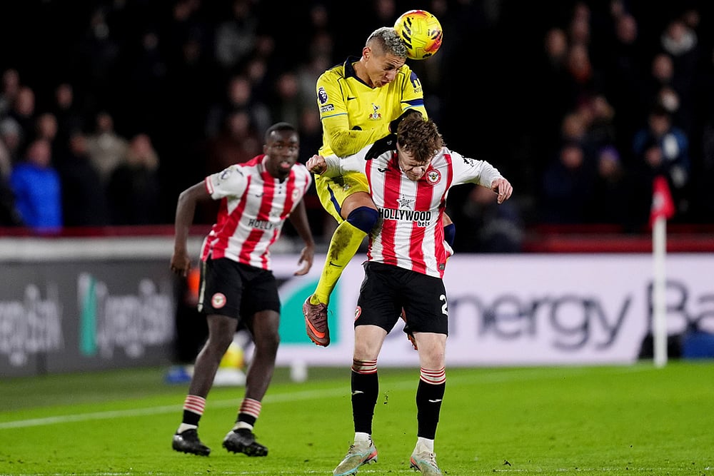 Tottenham Hotspur's Richarlison and Brentford's Keane Lewis-Potter, right, in action during the English Premier League soccer match between Brentford and Tottenham Hotspur in London. - | Photo: John Walton/PA via AP