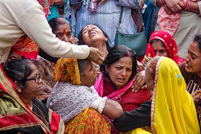 Family members of a victim, who died after consumption of allegedly contaminated water, mourn in Bhagirathpura area of Indore, Madhya Pradesh. - | Photo: PTI