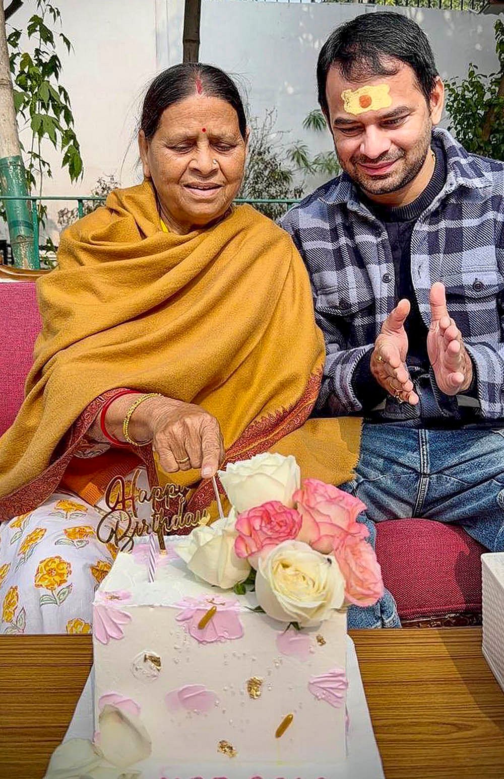 Rabri Devi celebrates birthday with Tej Pratap