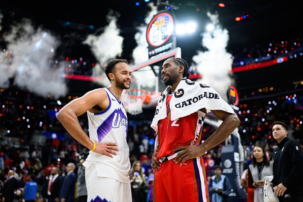 Utah Jazz forward Kyle Anderson, left, and Los Angeles Clippers forward Kawhi Leonard (2) speak after an NBA basketball game in Inglewood, California. 
 - | Photo: AP/William Liang