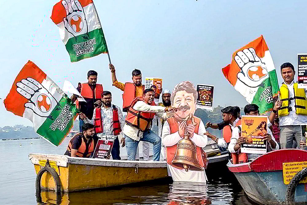 Youth Congress activists protest in Bhopal over Indore water contamination deaths