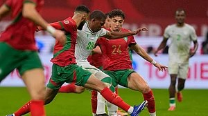 | Photo: AP/Mosa'ab Elshamy : Comoros' Youssouf Zaydou in action between Morocco's Noussair Mazraoui , left, and Neil Yoni El Aynaoui during the Africa Cup of Nations group A soccer match between Morocco and Comoros in Rabat, Morocco.