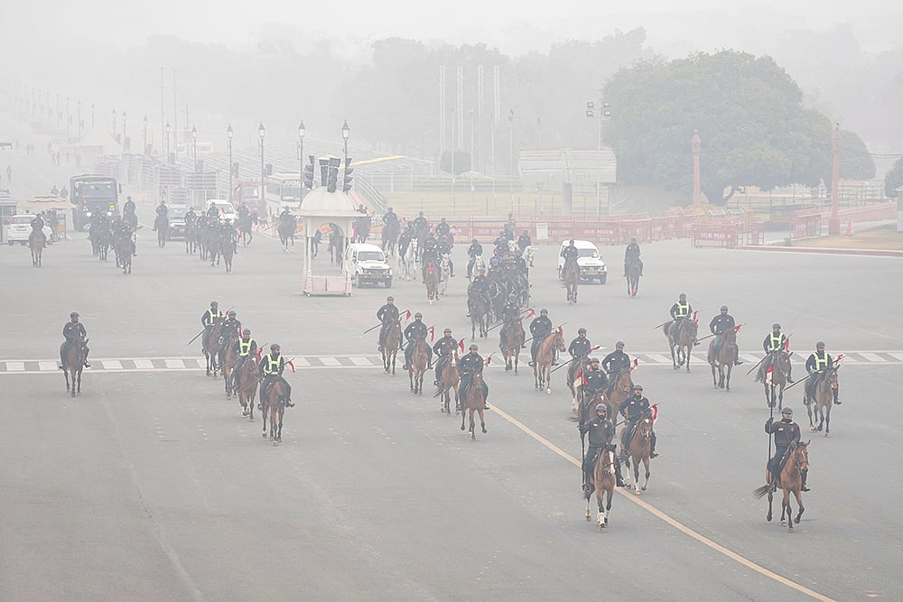 Weather: R-Day rehearsals amid fog in Delhi