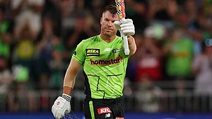 X/Sydney Thunder : David Warner celebrates his hundred for Sydney Thunder against Hobart Hurricanes in their Big Bash League 2025-26 match.
