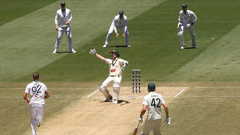 Australia's Steve Smith, centre, closely watches a delivery from England's Brydon Carse, left, on Day 2 of their Ashes Test match in Melbourne. - AP