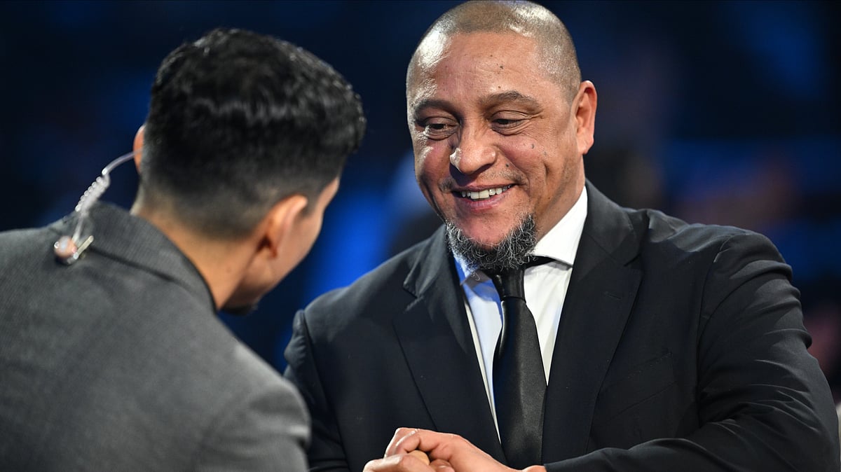 Former Brazil star Roberto Carlos is interviewed by actor Danny Ramirez during the draw for the 2026 soccer World Cup at the Kennedy Center in Washington, Friday, Dec. 5, 2025.  - | Photo: Pool/Mandel Ngan via AP
