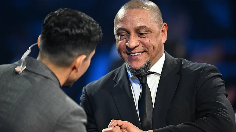 Former Brazil star Roberto Carlos is interviewed by actor Danny Ramirez during the draw for the 2026 soccer World Cup at the Kennedy Center in Washington, Friday, Dec. 5, 2025. - | Photo: Pool/Mandel Ngan via AP