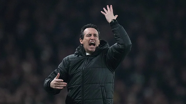 Aston Villa's head coach Unai Emery reacts during the English Premier League match between Arsenal and Aston Villa in London. - Photo: AP