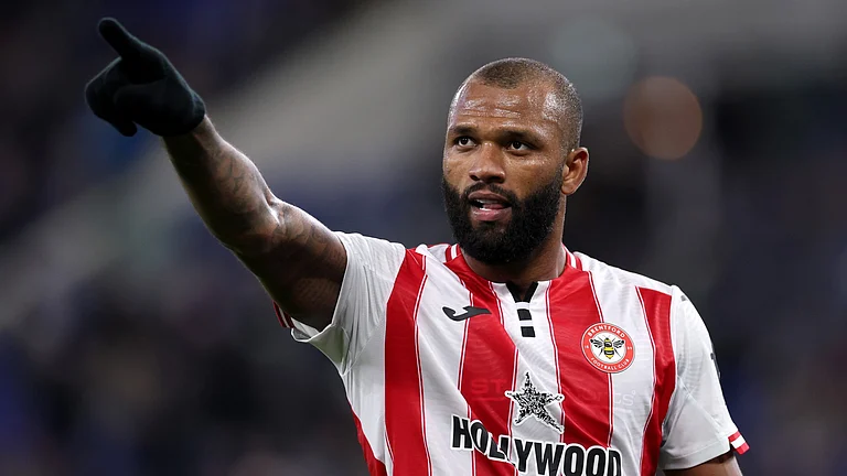 Igor Thiago celebrates scoring his hat-trick as Brentford defeat Everton 4-2 at the Hill Dickinson Stadium. - null