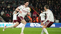 | Photo: AP/Alastair Grant : Arsenal's Declan Rice, left, celebrates with Arsenal's Leandro Trossard after scoring his sides third goal during the English Premier League soccer match between Bournemouth and Arsenal in Bournemouth, England, Saturday, Jan. 3, 2026.