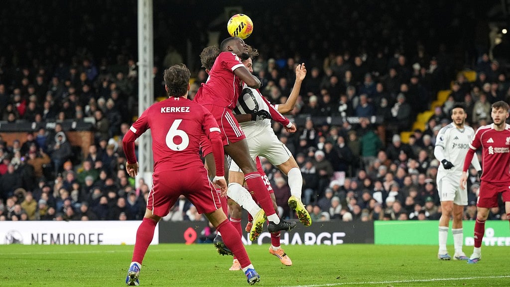 Liverpool's Ibrahima Konate jumps for a header with Fulham's Tom Cairney during the English Premier League match between Fulham and Liverpool in London. - Photo: AP