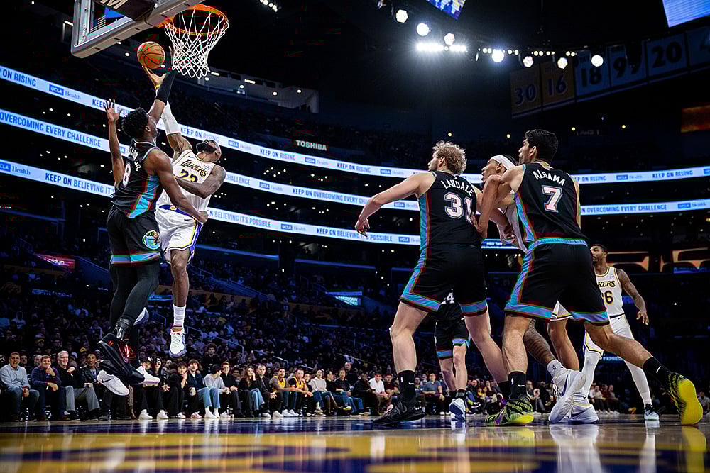 Memphis Grizzlies - Los Angeles Lakers NBA Basketball-LeBron James