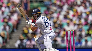 (AP Photo/Mark Baker) : England's Jacob Bethell bats during play on day four of the fifth and final Ashes cricket test between England and Australia in Sydney, Wednesday, Jan. 7, 2026.
