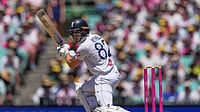  (AP Photo/Mark Baker) : England's Jacob Bethell bats during play on day four of the fifth and final Ashes cricket test between England and Australia in Sydney, Wednesday, Jan. 7, 2026.