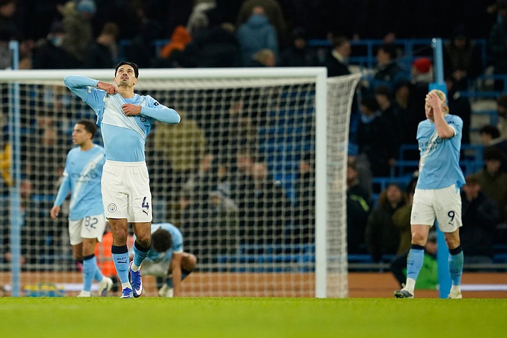 Manchester City's Tijjani Reijnders, left, and Manchester City's Erling Haaland react at the end of the English Premier League soccer match between Manchester City and Brighton and Hove Albion in Manchester, England. - | Photo: AP/Dave Thompson