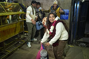 Suresh Kumar Pandey : Gulfisha Fatima