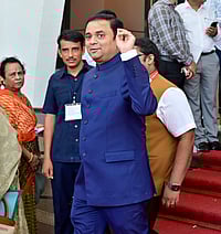 Hindustan Times : The candidates alleged that Narwekar pressured the Returning Officer and police officials to reject their nomination papers for wards 224 to 227. Several of Narwekar’s close relatives are contesting from these wards on BJP tickets.