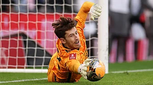 Sunderland goalkeeper Robin Roefs saved three penalties against Everton