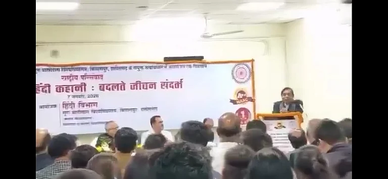 screengrab of the viral video of seminar at Guru Ghasidas University in Bilaspur, Chhattisgah - X/ Twitter