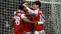 Arsenal beat Portsmouth 4-1
