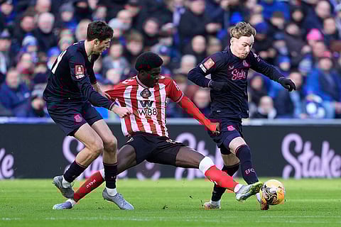 Sunderland's Eliezer Mayenda, centre, battles with Everton's Merlin Rehl, left, and James Garner during the Emirates FA Cup third round match between Everton and Sunderland in Liverpool, England, Saturday Jan. 10, 2026. ()