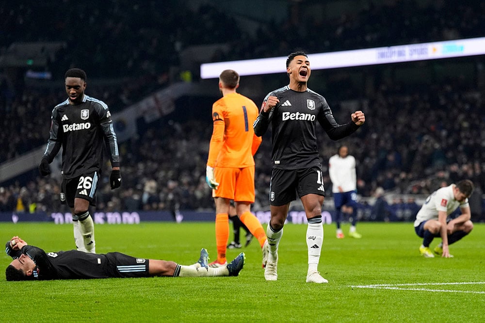 Aston Villa's Ollie Watkins celebrates the win after the FA Cup third round soccer match between Tottenham Hotspur and Aston Villa in London. - | Photo: Andrew Matthews/PA via AP