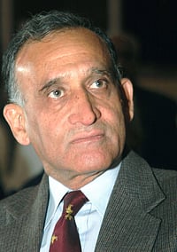 IMAGO / ZUMA Press Wire : Prakash, who has been living in Goa since he retired, has said that SIR forms must be revised if they do not contain the required information.