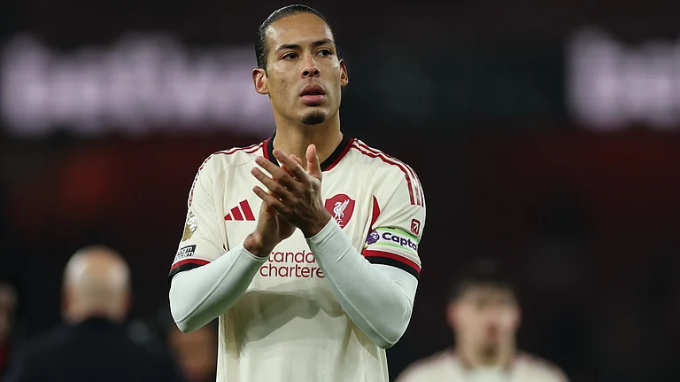 Liverpool's Virgil van Dijk walks off the pitch afterhe English Premier League soccer match between Arsenal and Liverpool in London, Thursday, Jan. 8, 2026. - | Photo: AP/Ian Walton