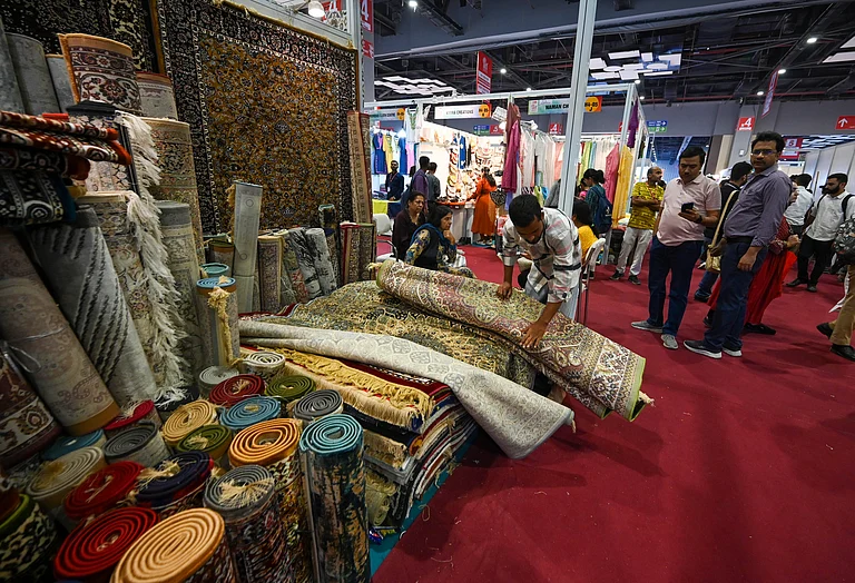 Indians check out products from Iran at the international trade fair at Pragati Maidan. - Imago/hindustan times