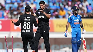 (AP Photo/Ajit Solanki) : New Zealand's Kristian Clarke, centre, celebrates with teammate after the dismissal of India's Virat Kohli, right, during the second One Day International cricket match between India and New Zealand in Rajkot, India, Wednesday, Jan. 14, 2026