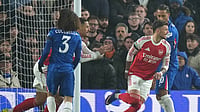 (AP Photo/Alastair Grant) : Arsenal's Ben White, right, celebrates after scoring the opening goal during the English League Cup semifinal first leg soccer match between Chelsea and Arsenal in London, Wednesday, Jan. 14, 2026. 