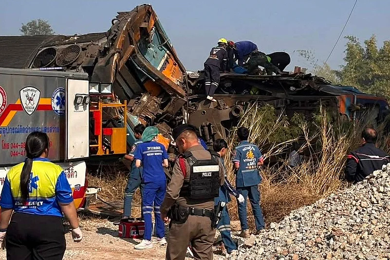 Thailand train accident
Thailand crane collapse train
Thailand train accident crane