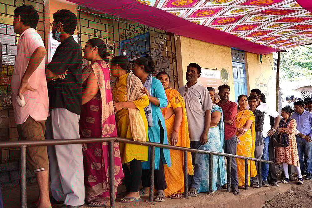 Voters are waiting in line for the Maharashtra Municipal Corporation Election.