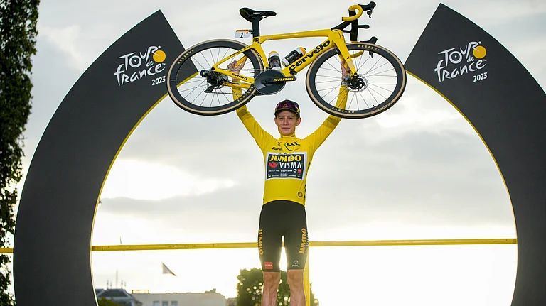 Tour de France winner Denmark's Jonas Vingegaard, wearing the overall leader's yellow jersey, celebrates on the podium after the last stage of the Tour de France cycling race in Paris, France, Sunday, July 23, 2023. - | Photo: AP/Daniel Cole