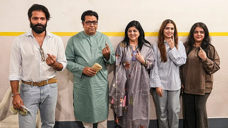 MH civic polls: Thackerays vote