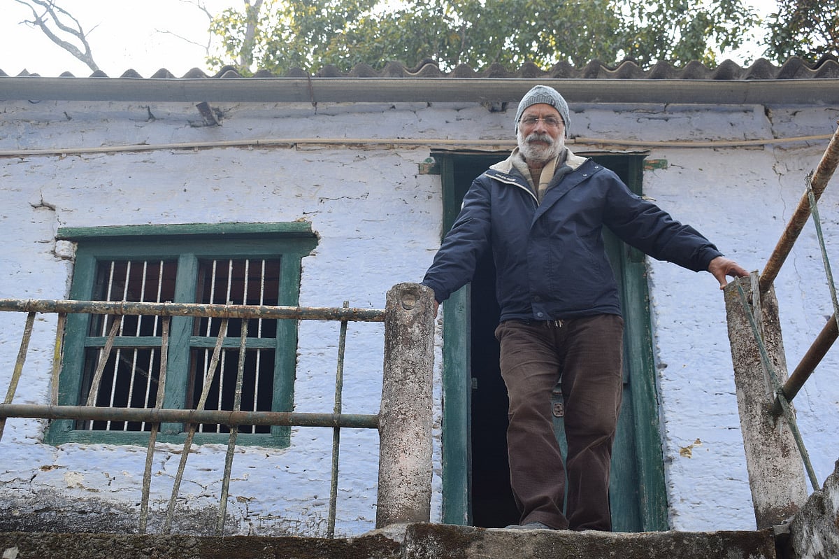Bharat Singh Bisht in his first office - Sathya Saran