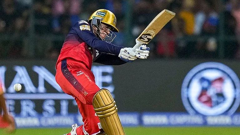 WPL 2025, RCB vs GG: Royal Challengers Bengaluru’s captain Smriti Mandhana plays a shot - | Photo: AP/Shailendra Bhojak